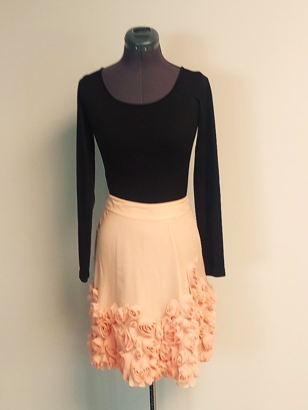Talbots Fully Lined Silk Skirt With Floral Appliques in Soft Peach - Size 6